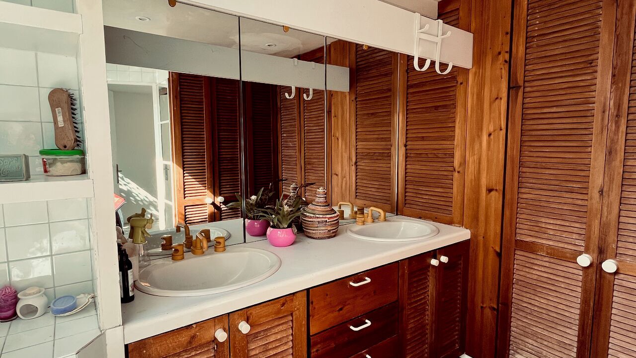 Photo of Bathroom in Venelles