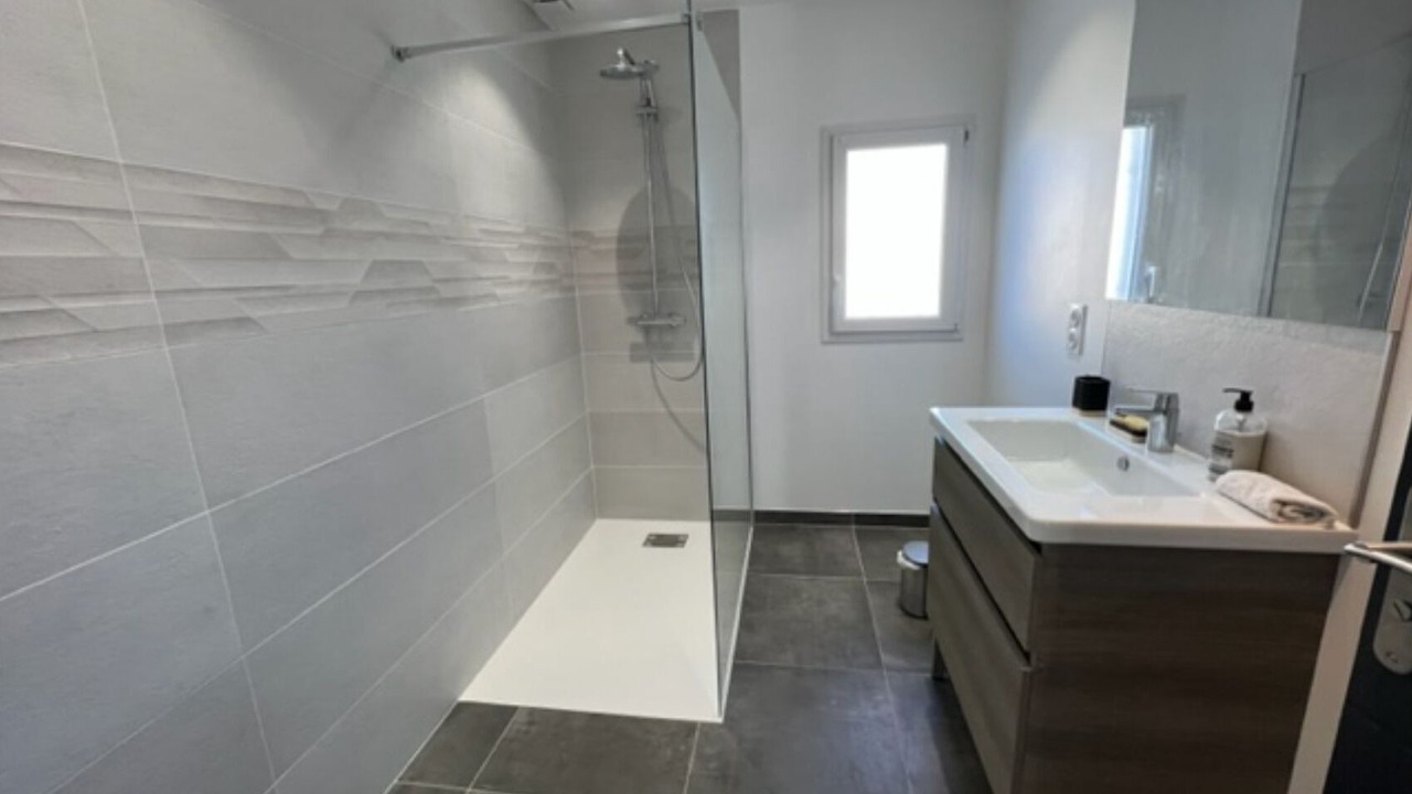 Photo of Bathroom in Chateauneuf-de-Gadagne