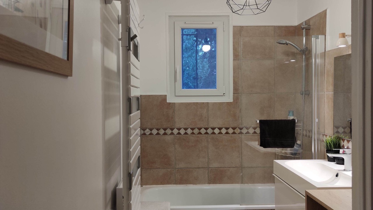 Photo of Bathroom in Peynier