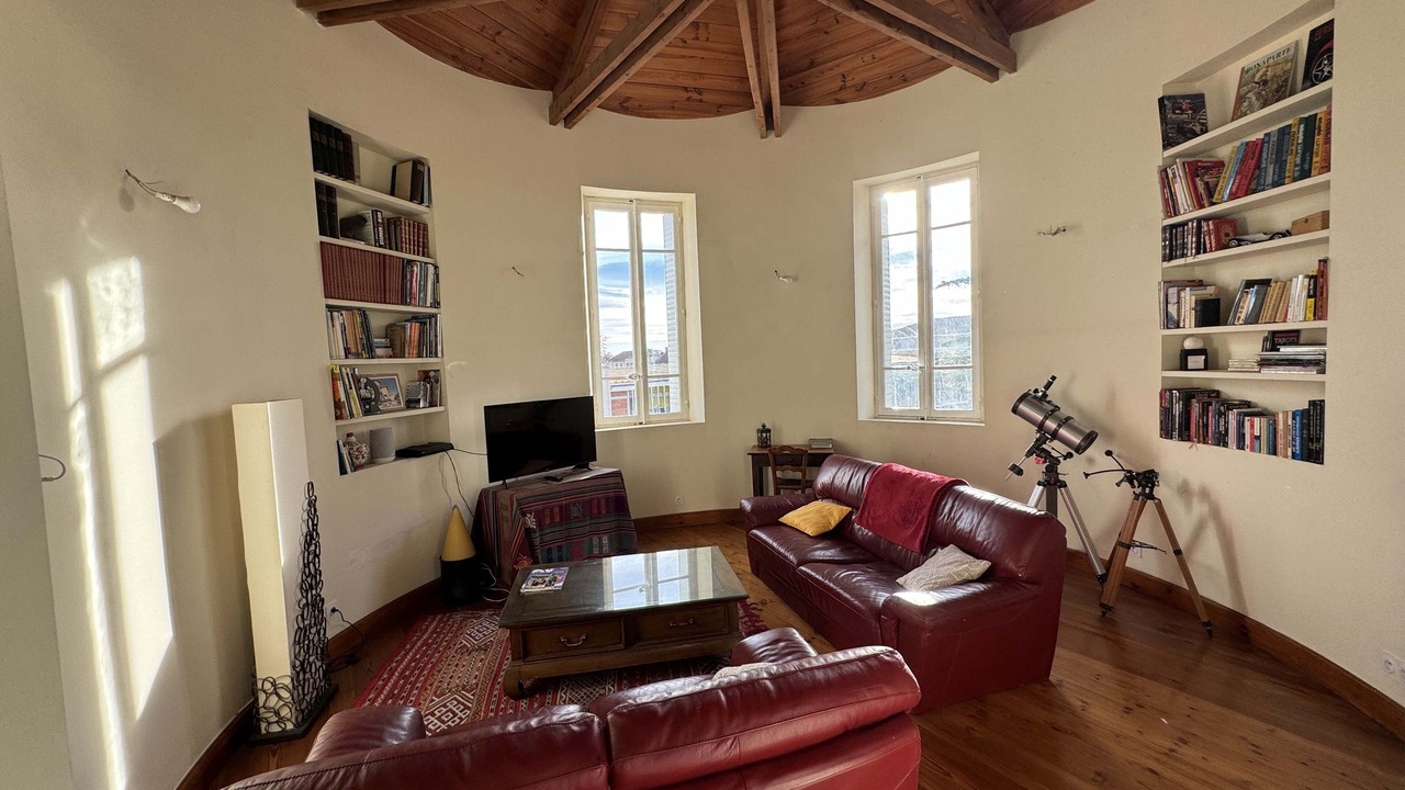 Photo of Livingroom in Orange