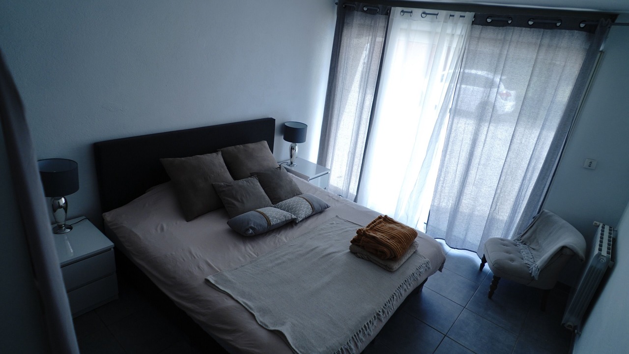 Photo of Bedroom in Orange