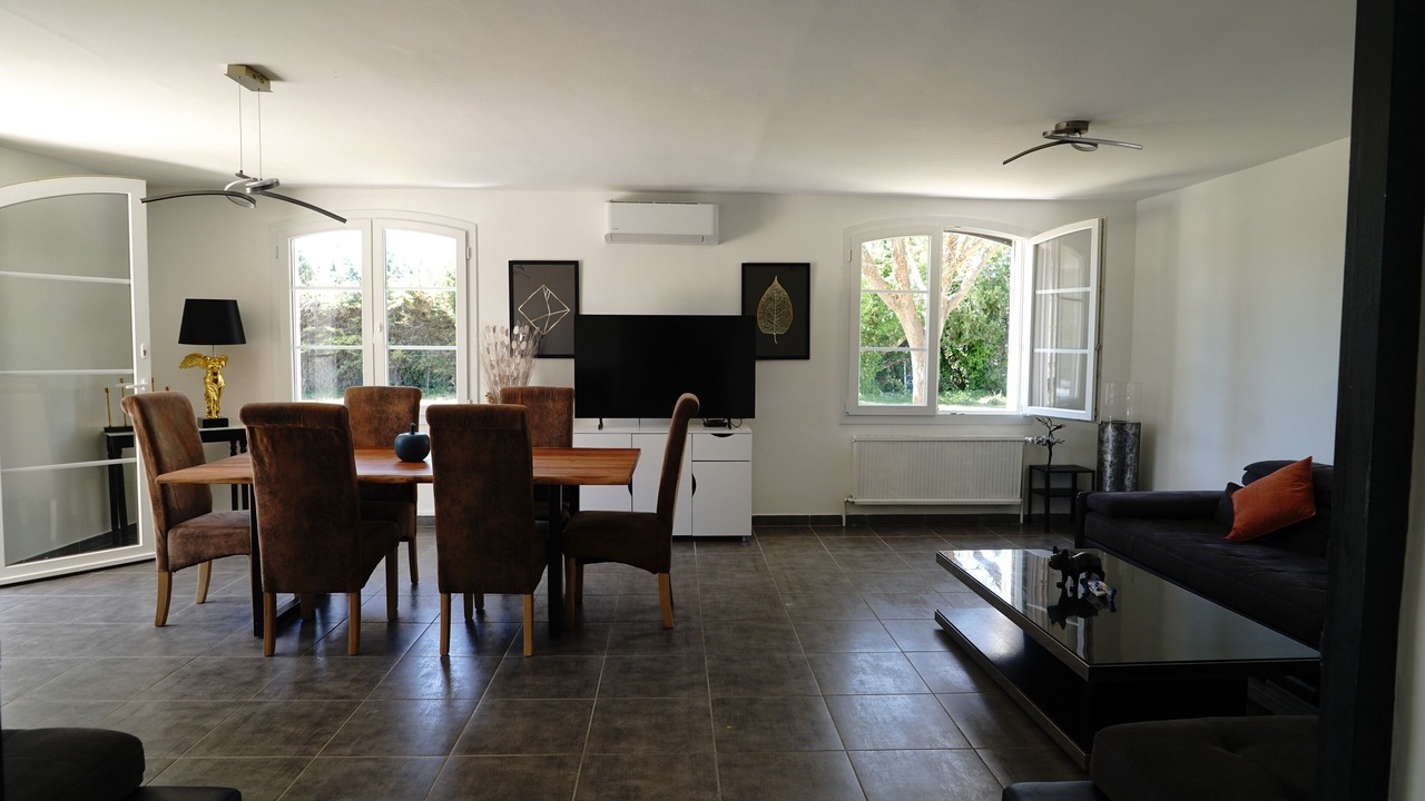 Photo of Livingroom in Orange