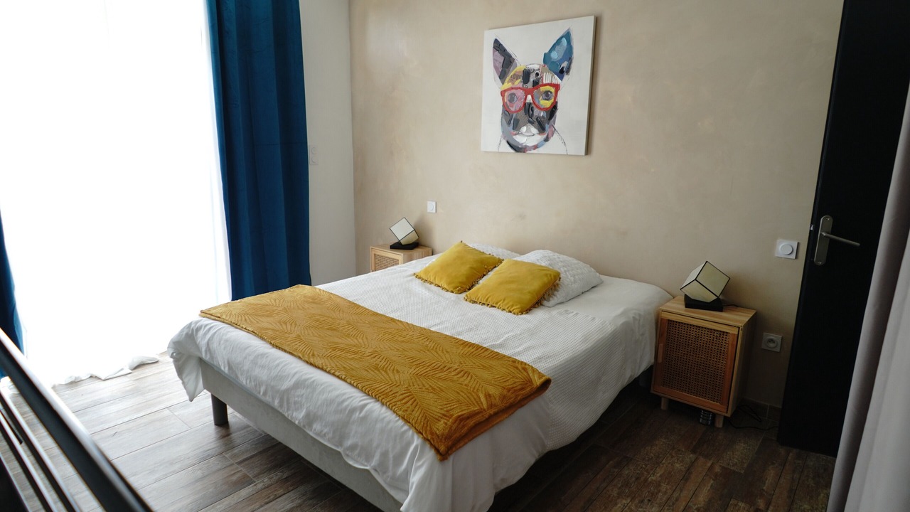Photo of Bedroom in Orange