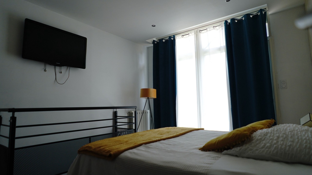 Photo of Bedroom in Orange