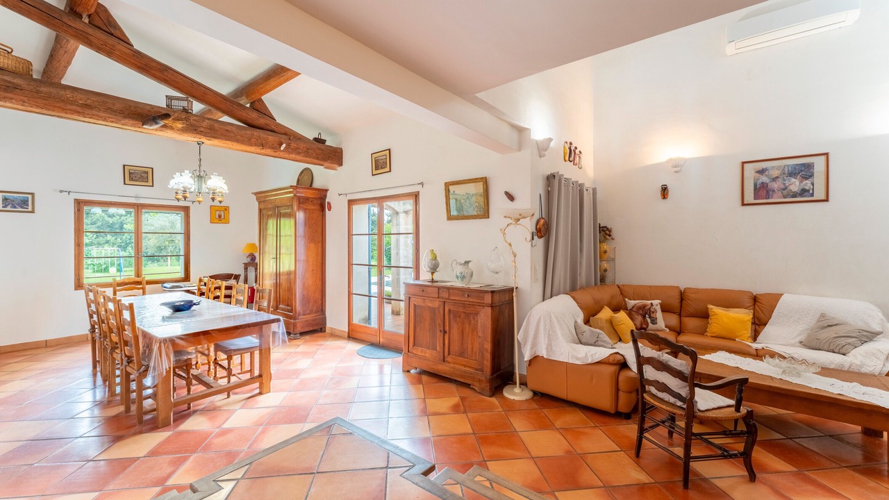 Photo of Livingroom in Saint-Etienne-du-Gres