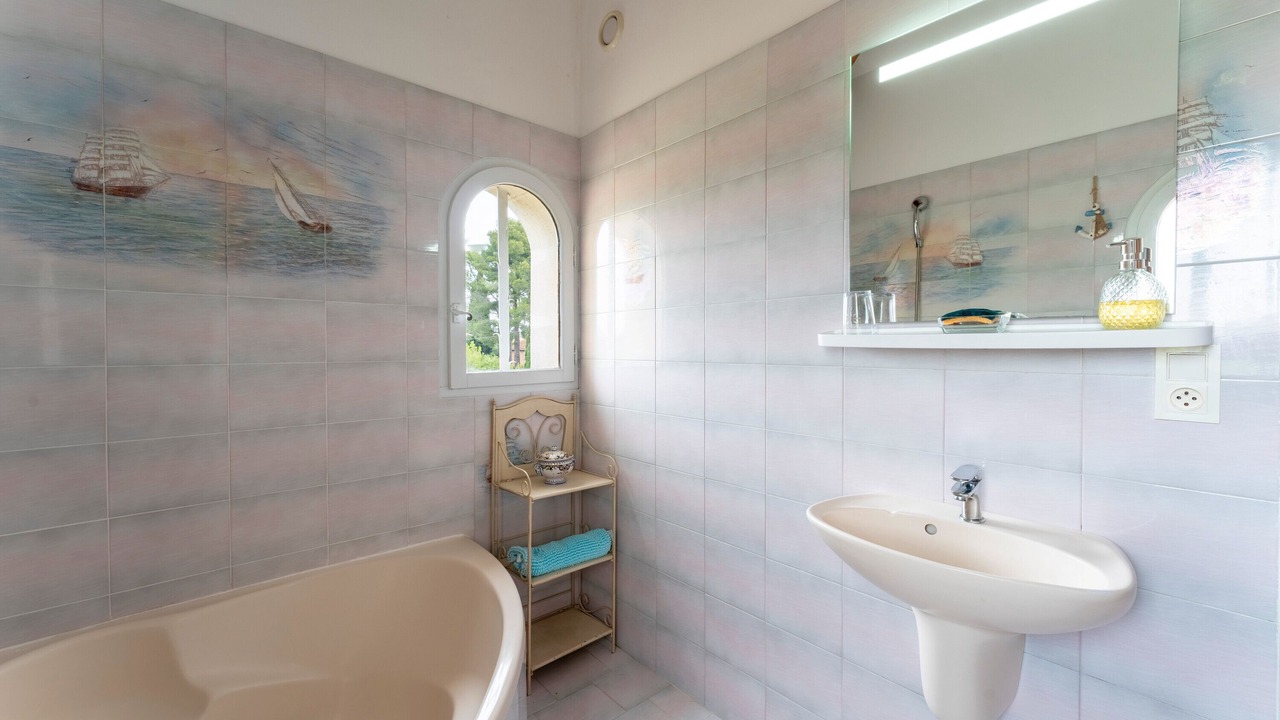 Photo of Bathroom in Saint-Etienne-du-Gres
