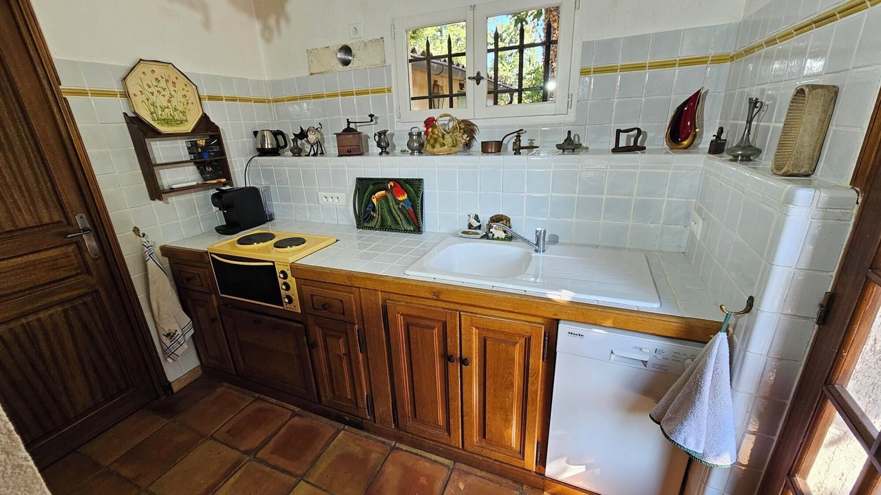 Photo of Kitchen in Saint-Cezaire-sur-Siagne