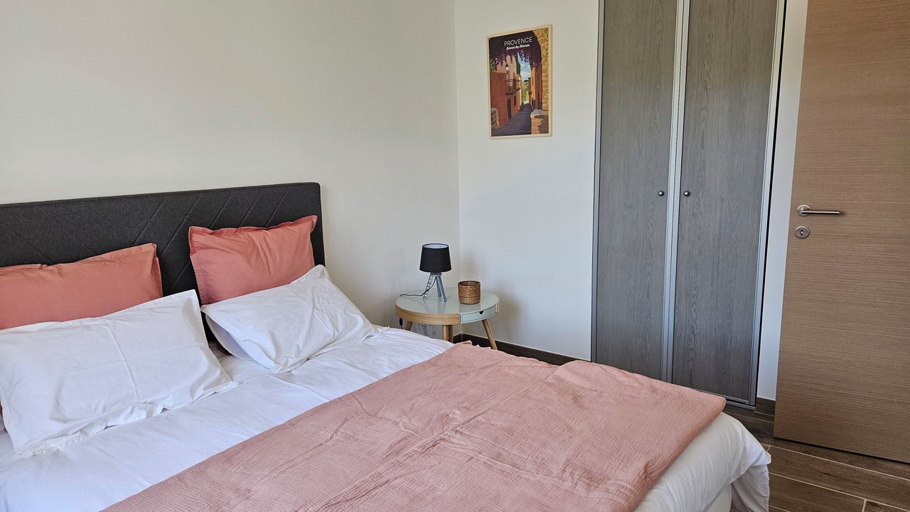 Photo of Bedroom in Sainte-Tulle
