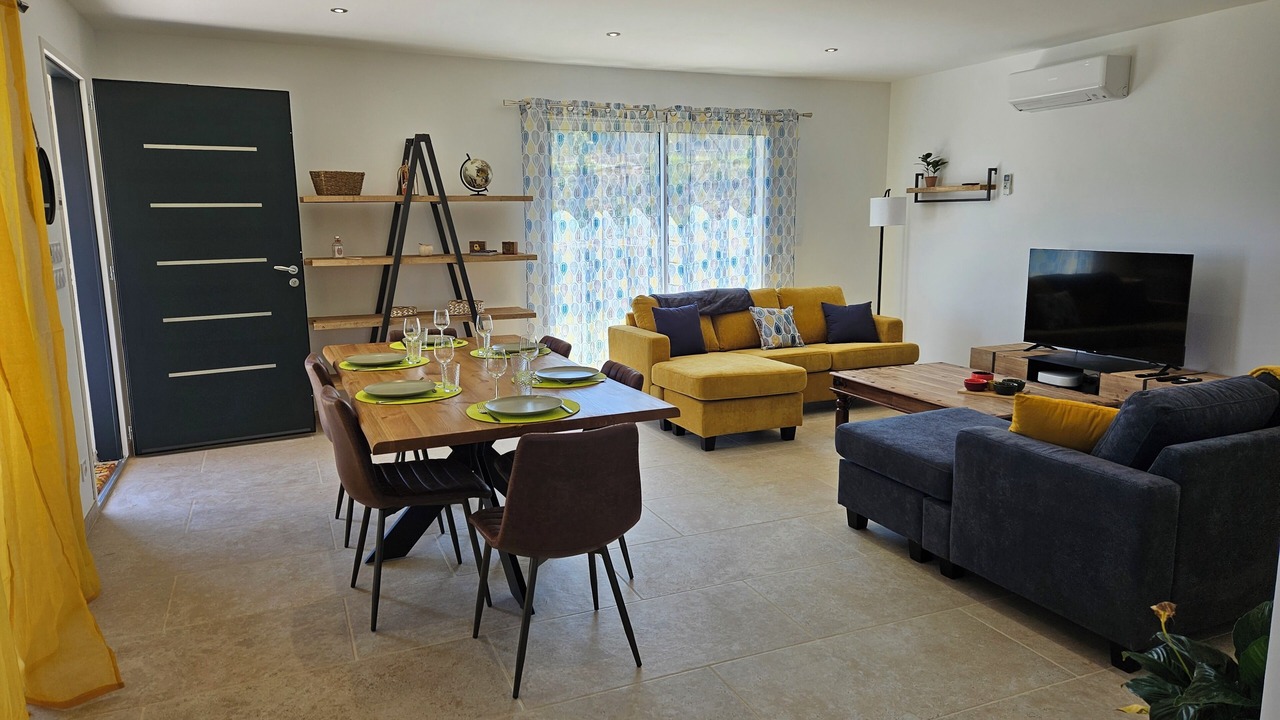 Photo of Livingroom in Sainte-Tulle