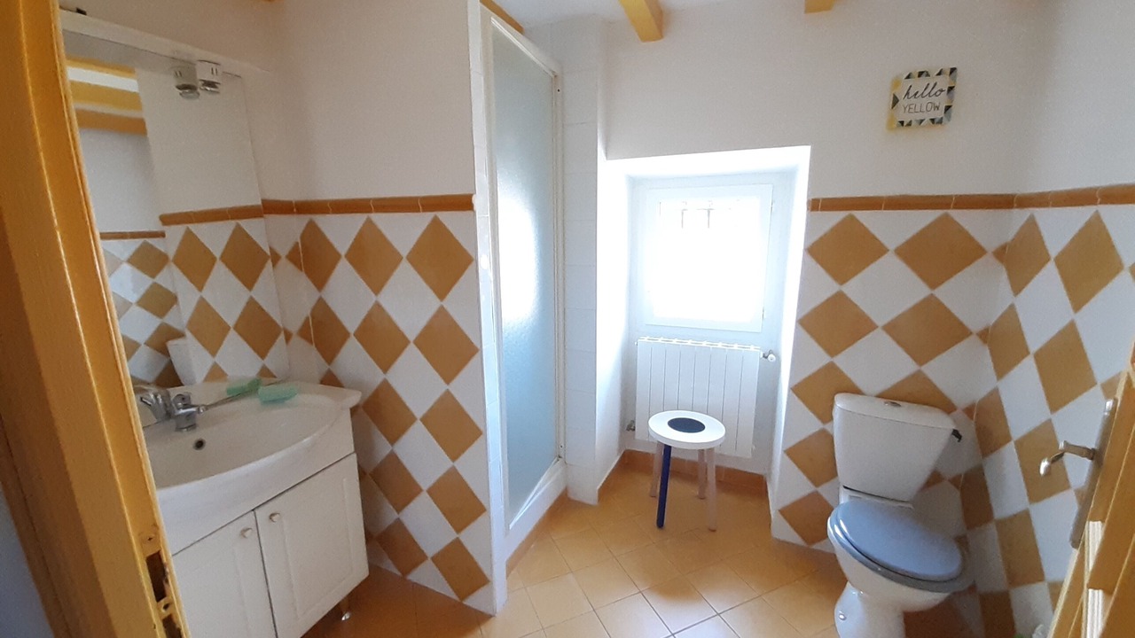 Photo of Bathroom in Roaix