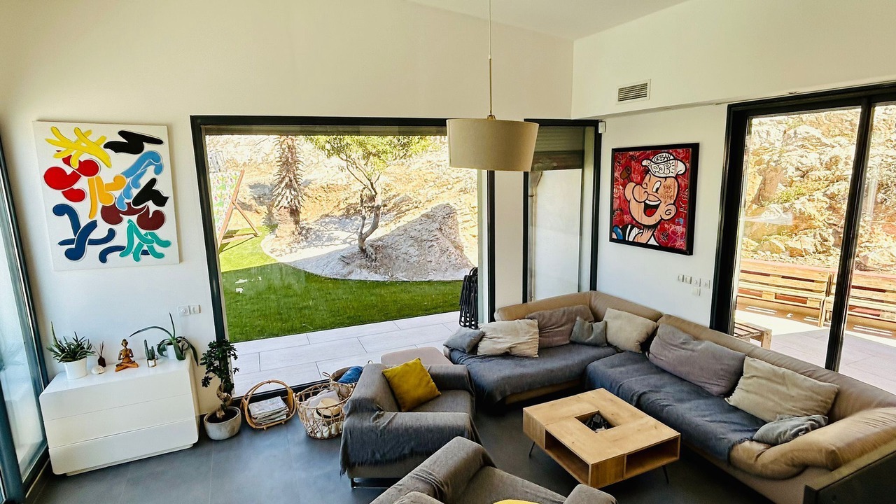 Photo of Livingroom in 8th Arrondissement