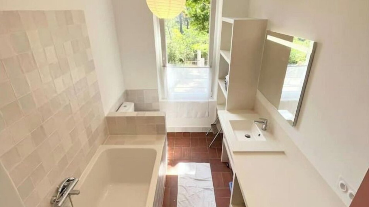 Photo of Bathroom in Cuers