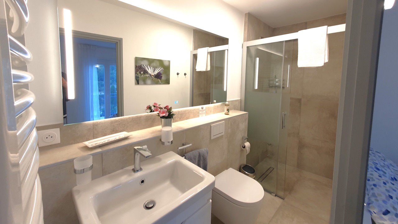 Photo of Bathroom in Beaumont-du-Ventoux