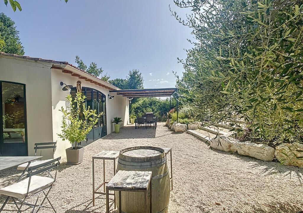Photo of Outdoor in Noves