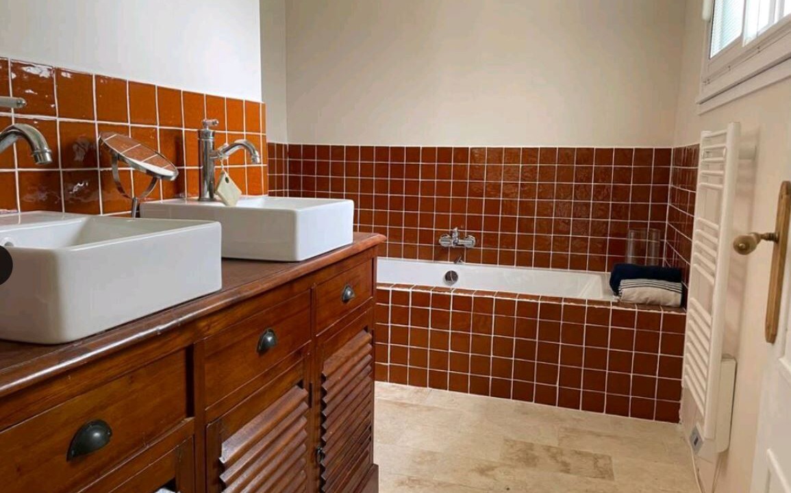 Photo of Bathroom in Venelles