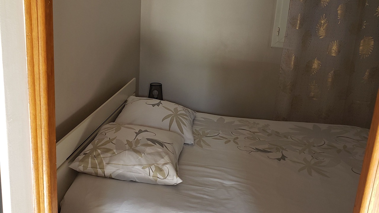 Photo of Bedroom in Jouques