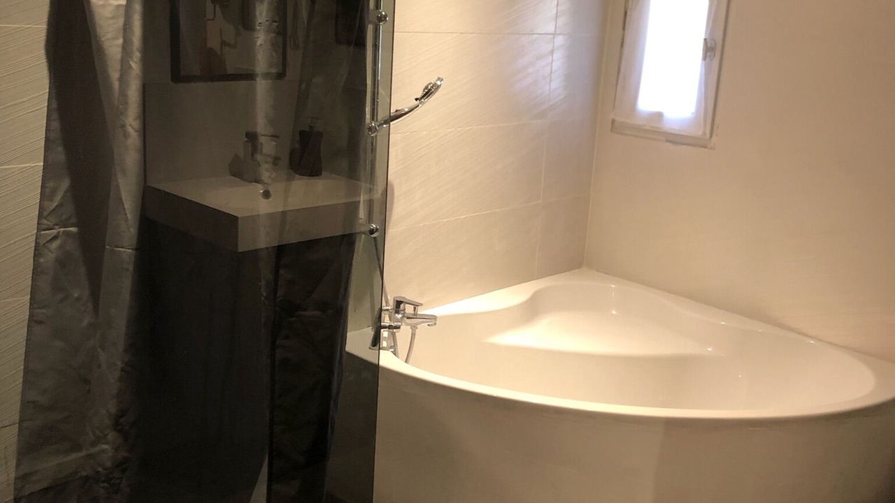 Photo of Bathroom in Venelles