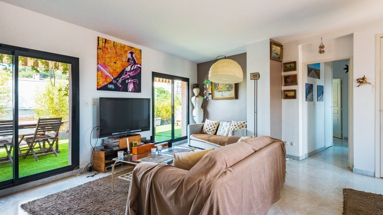 Photo of Livingroom in Perier