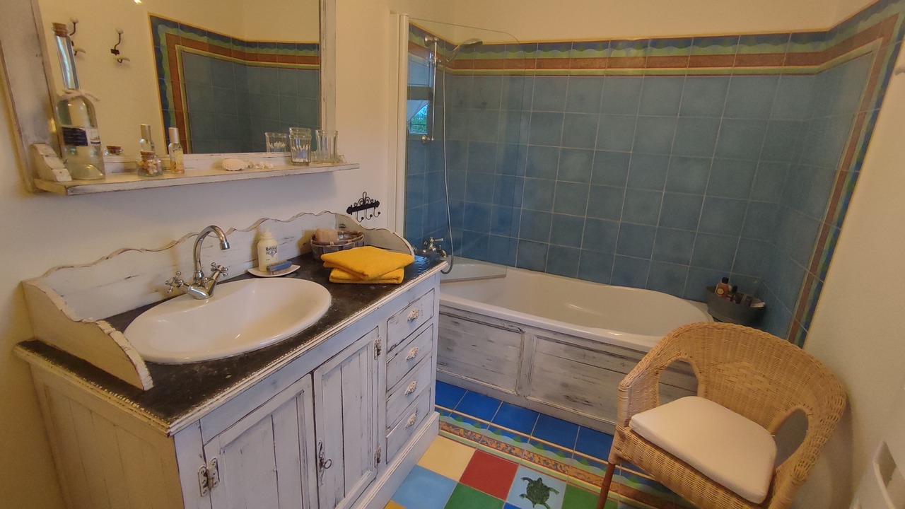 Photo of Bathroom in Caderousse