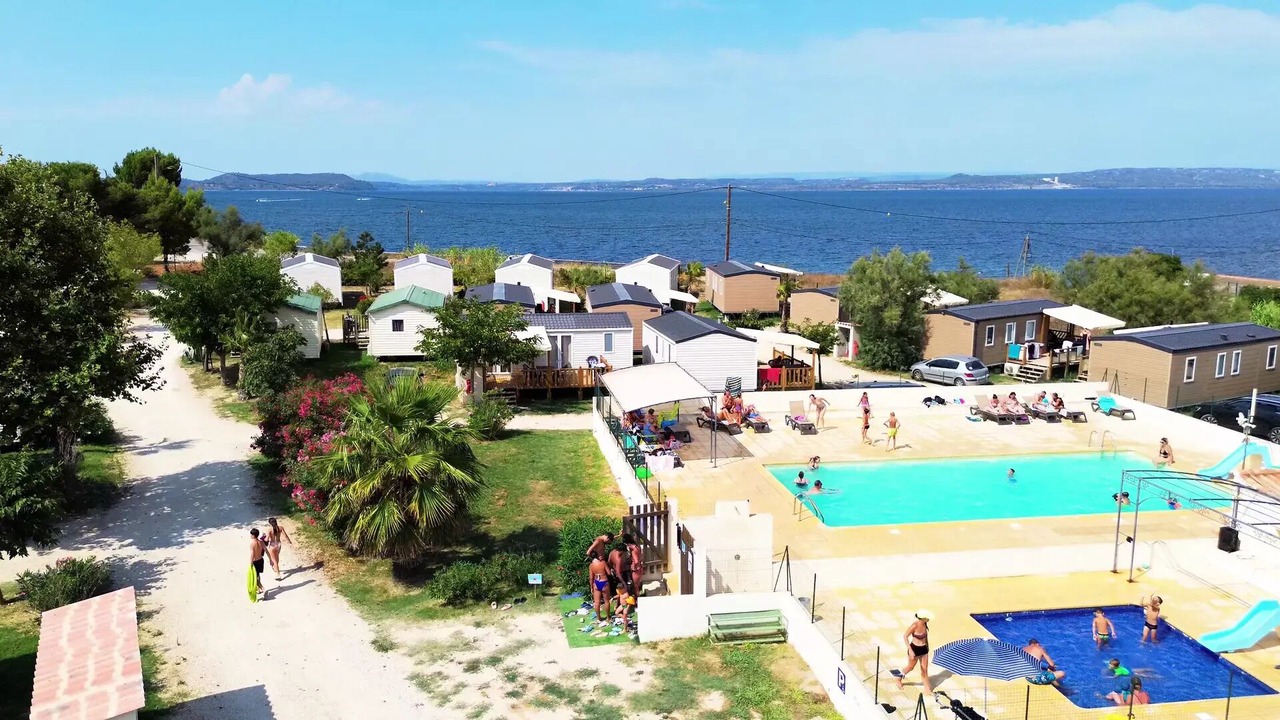 Photo of Outdoor in Saint-Mitre-les-Remparts
