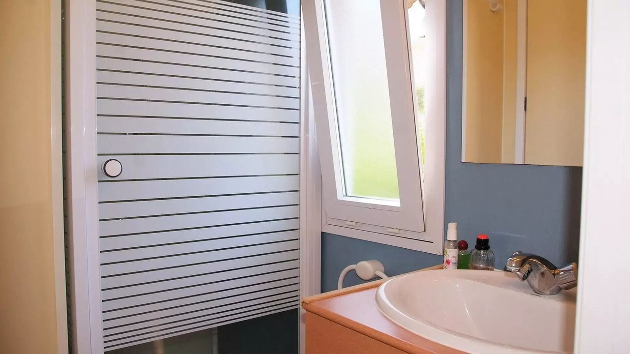 Photo of Bathroom in Saint-Mitre-les-Remparts