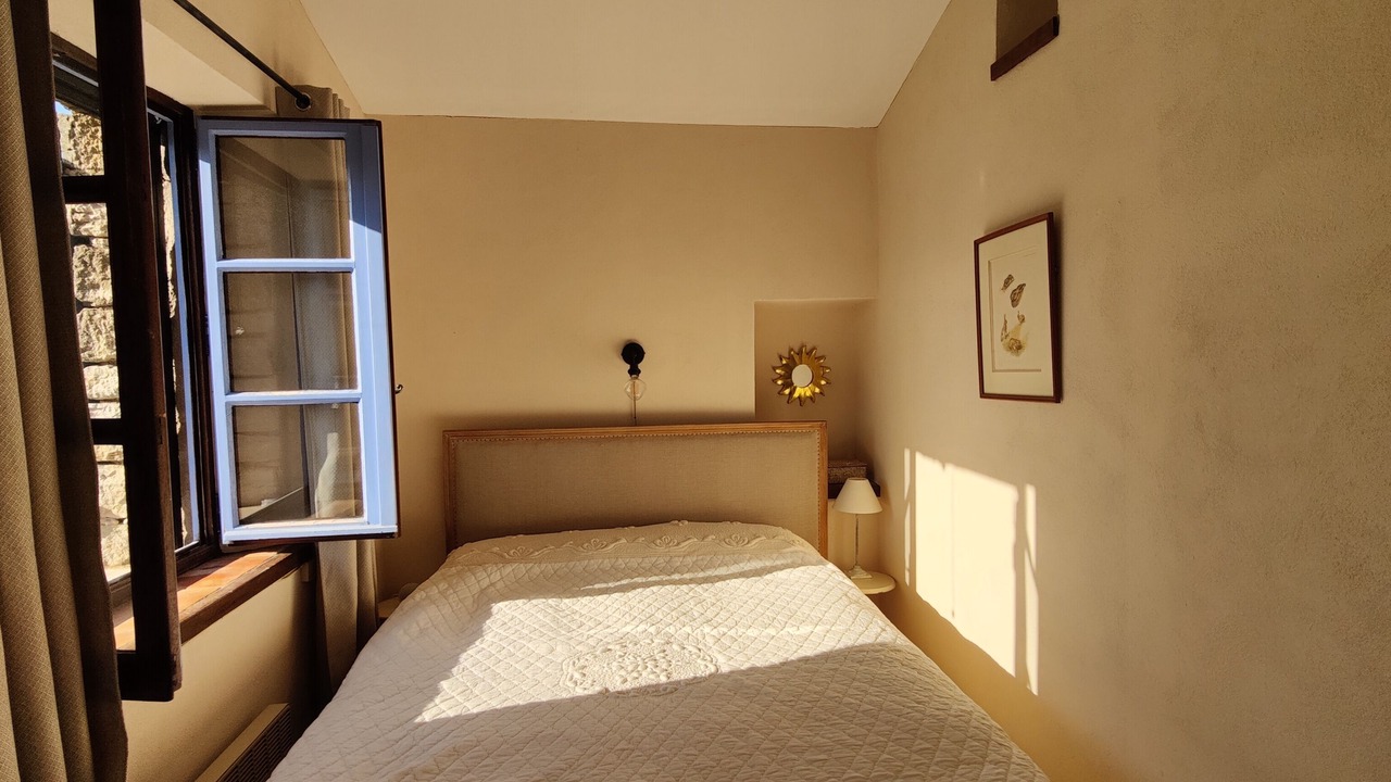 Photo of Bedroom in Saint-Martin-de-Castillon