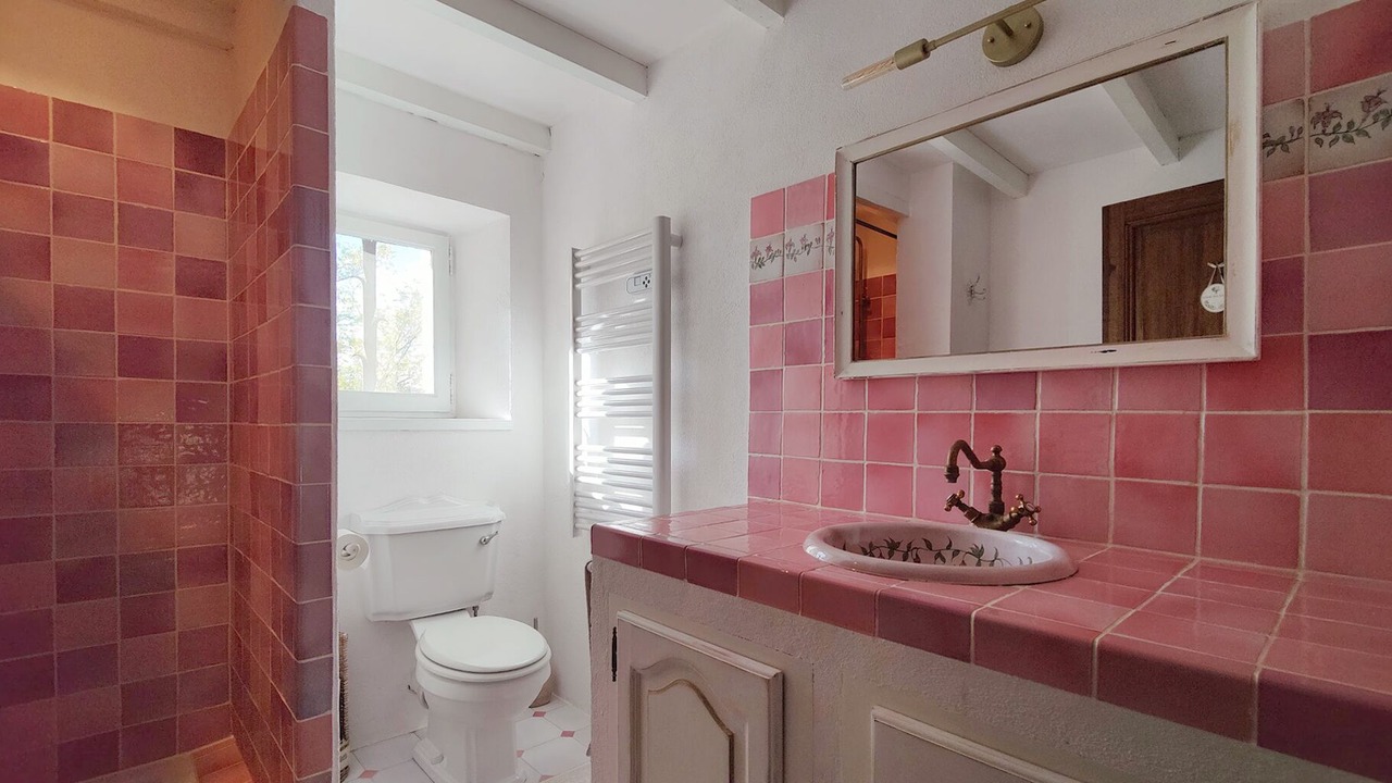 Photo of Bathroom in Saint-Martin-de-Castillon