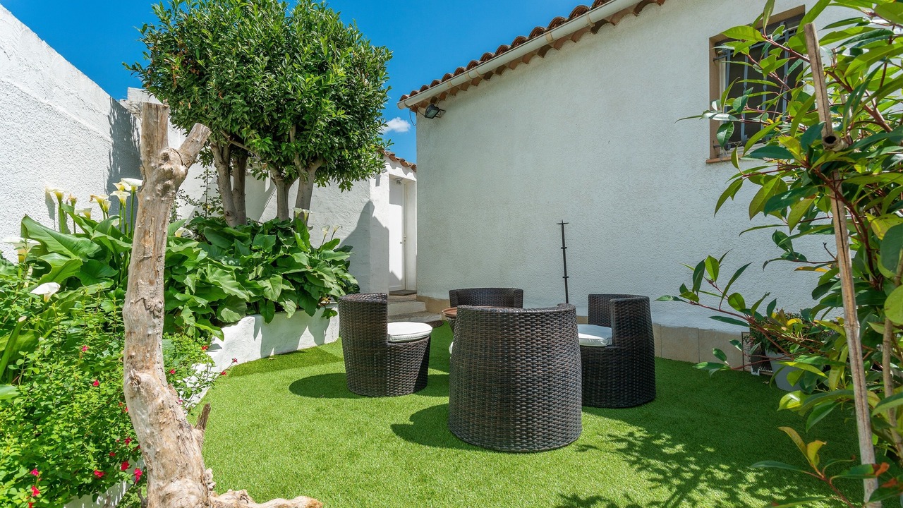 Photo of Patio Balcony in Comps