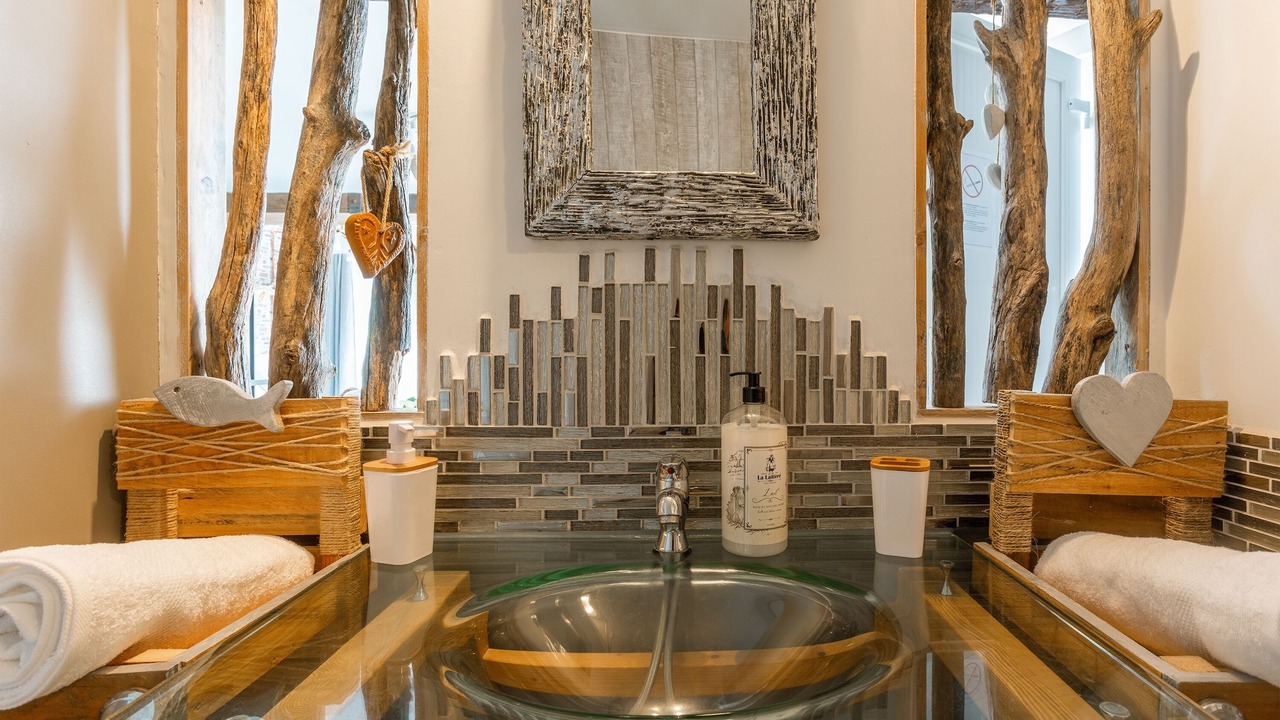 Photo of Bathroom in Comps