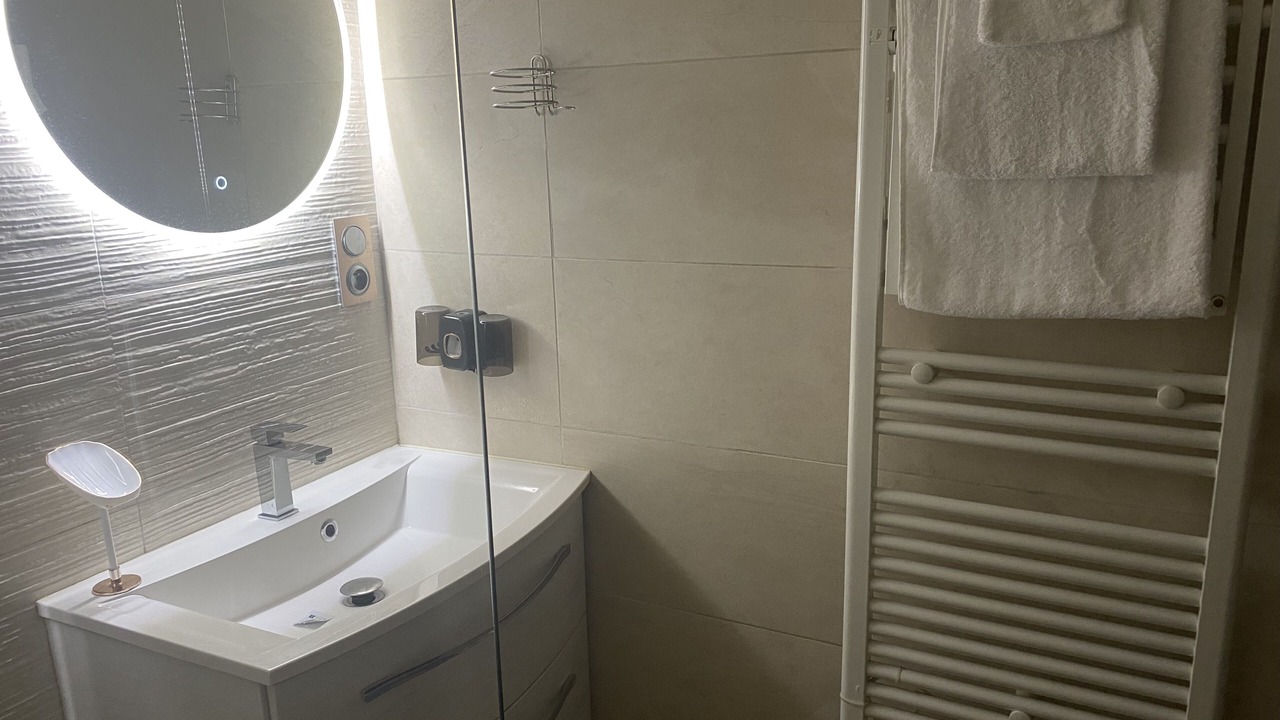 Photo of Bathroom in Montfavet