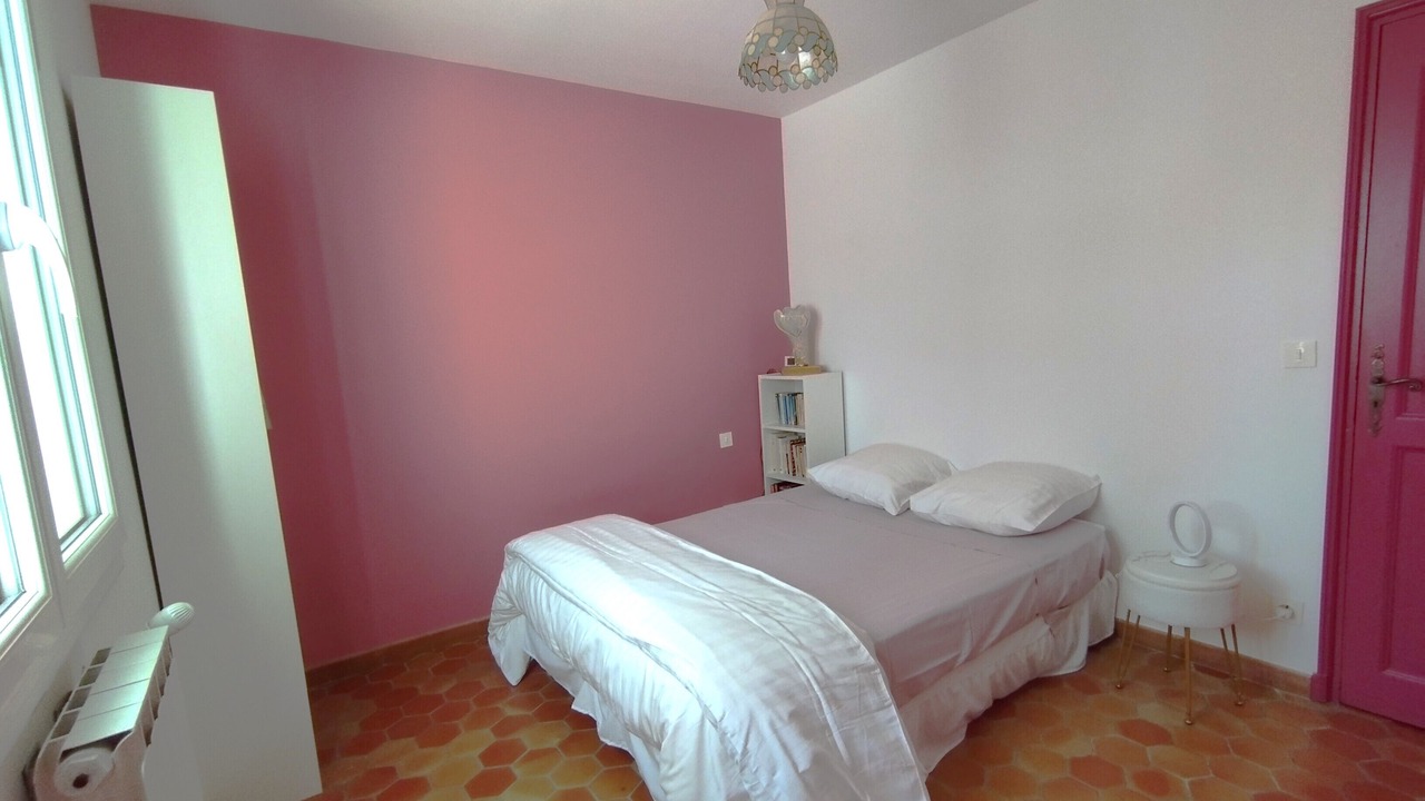 Photo of Bedroom in Saint-Cannat