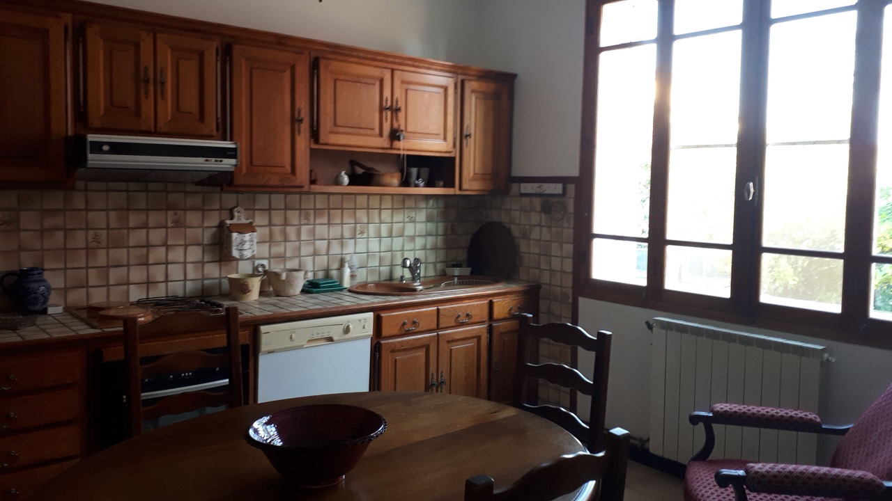 Photo of Kitchen in Saint-Mitre-les-Remparts
