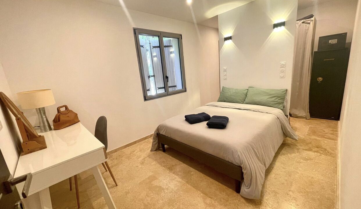 Photo of Bedroom in Caromb