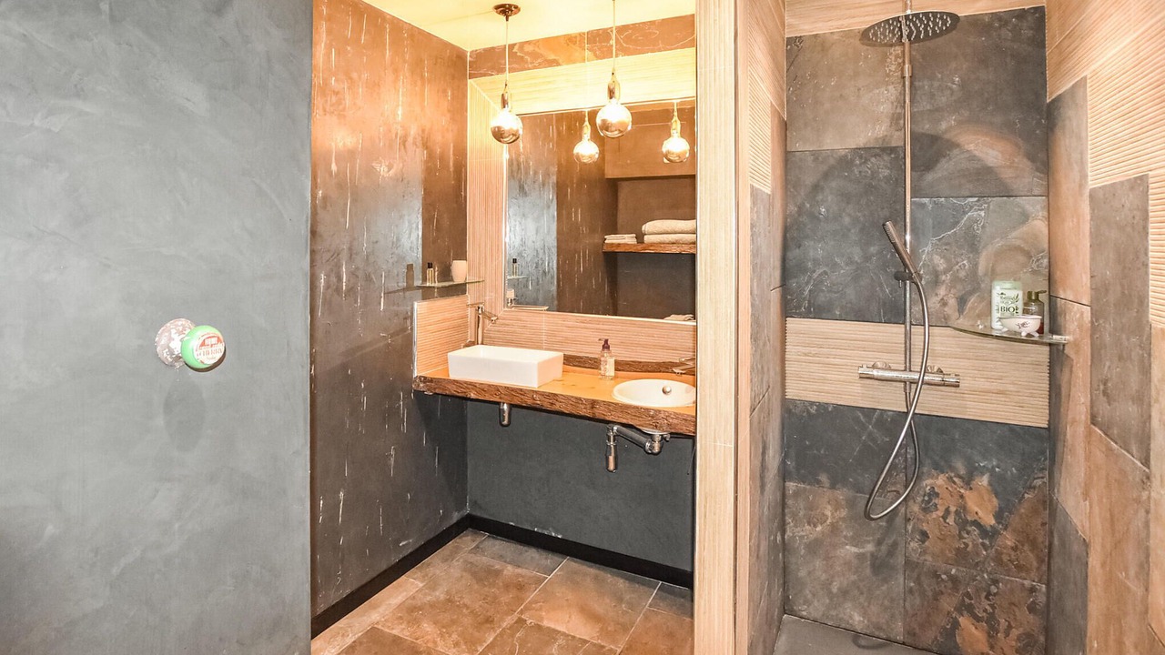 Photo of Bathroom in Vacqueyras