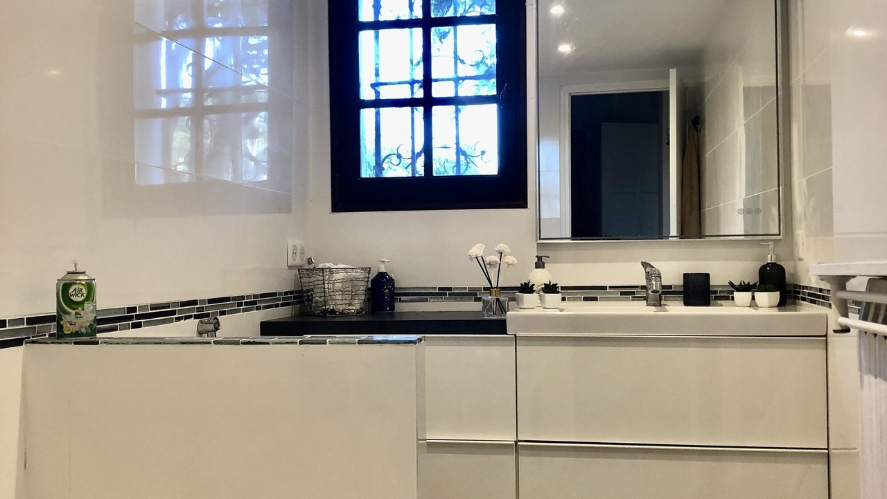 Photo of Bathroom in Eyragues