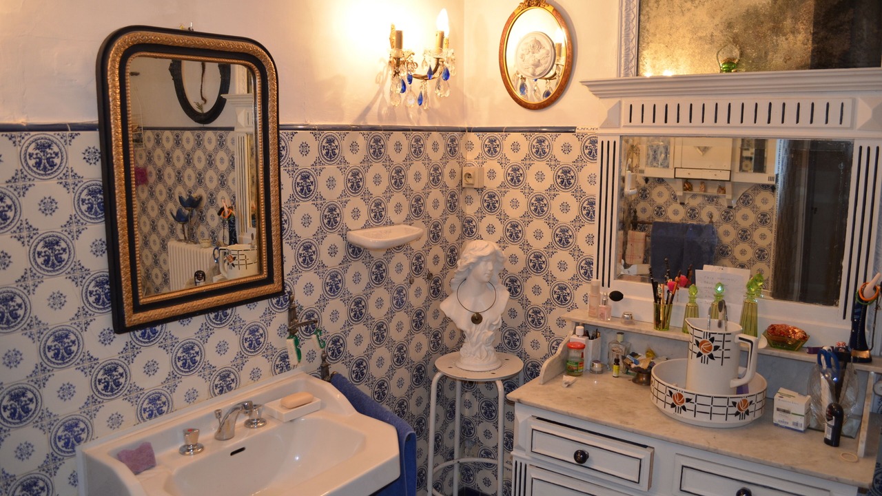 Photo of Bathroom in Les Cinq Avenues