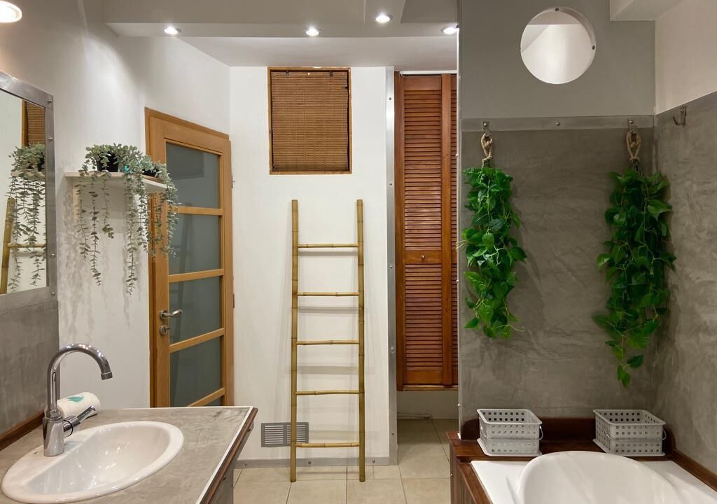 Photo of Bathroom in Saint-Lambert