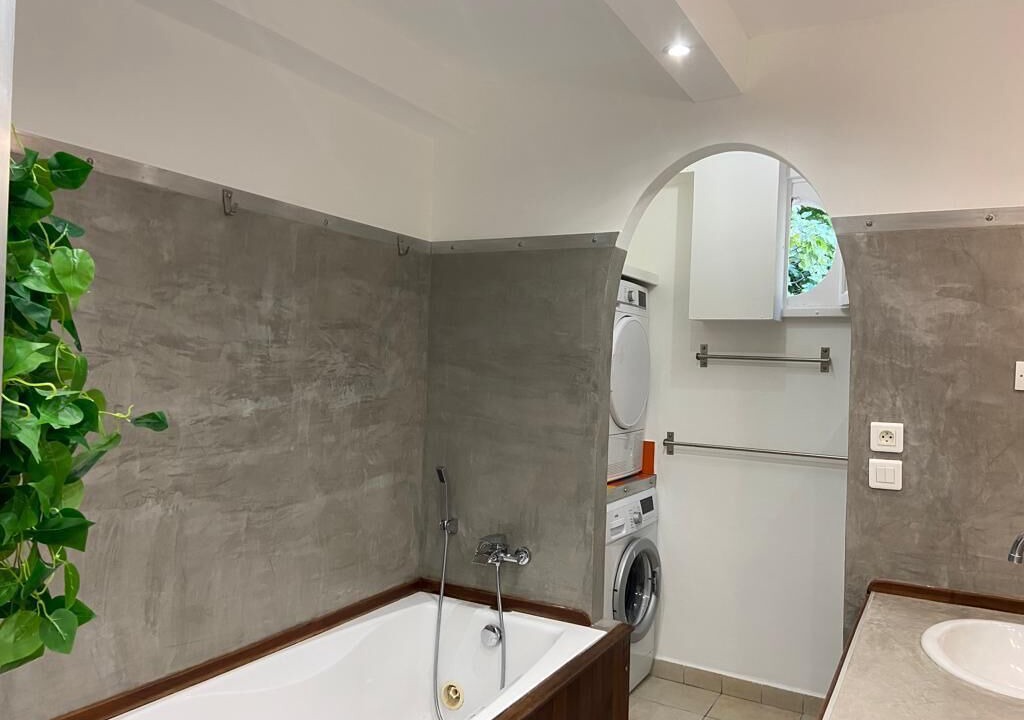 Photo of Bathroom in Saint-Lambert
