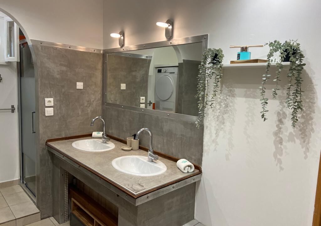 Photo of Bathroom in Saint-Lambert