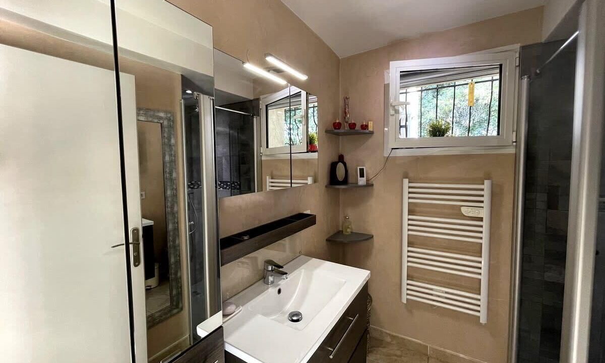 Photo of Bathroom in Lambesc