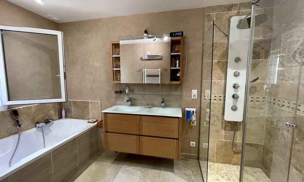 Photo of Bathroom in Lambesc