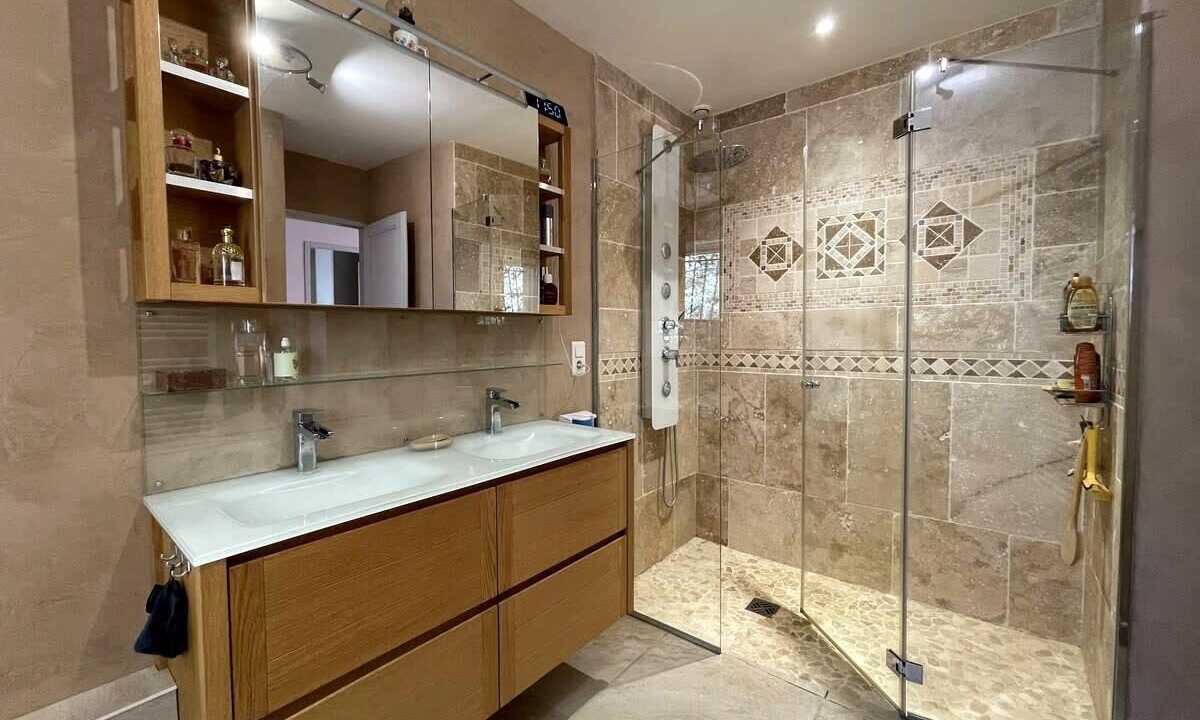 Photo of Bathroom in Lambesc