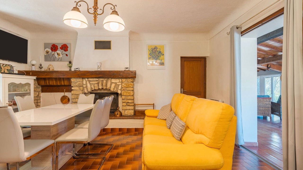 Photo of Livingroom in Lioux