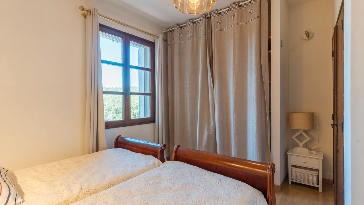 Photo of Bedroom in Lioux