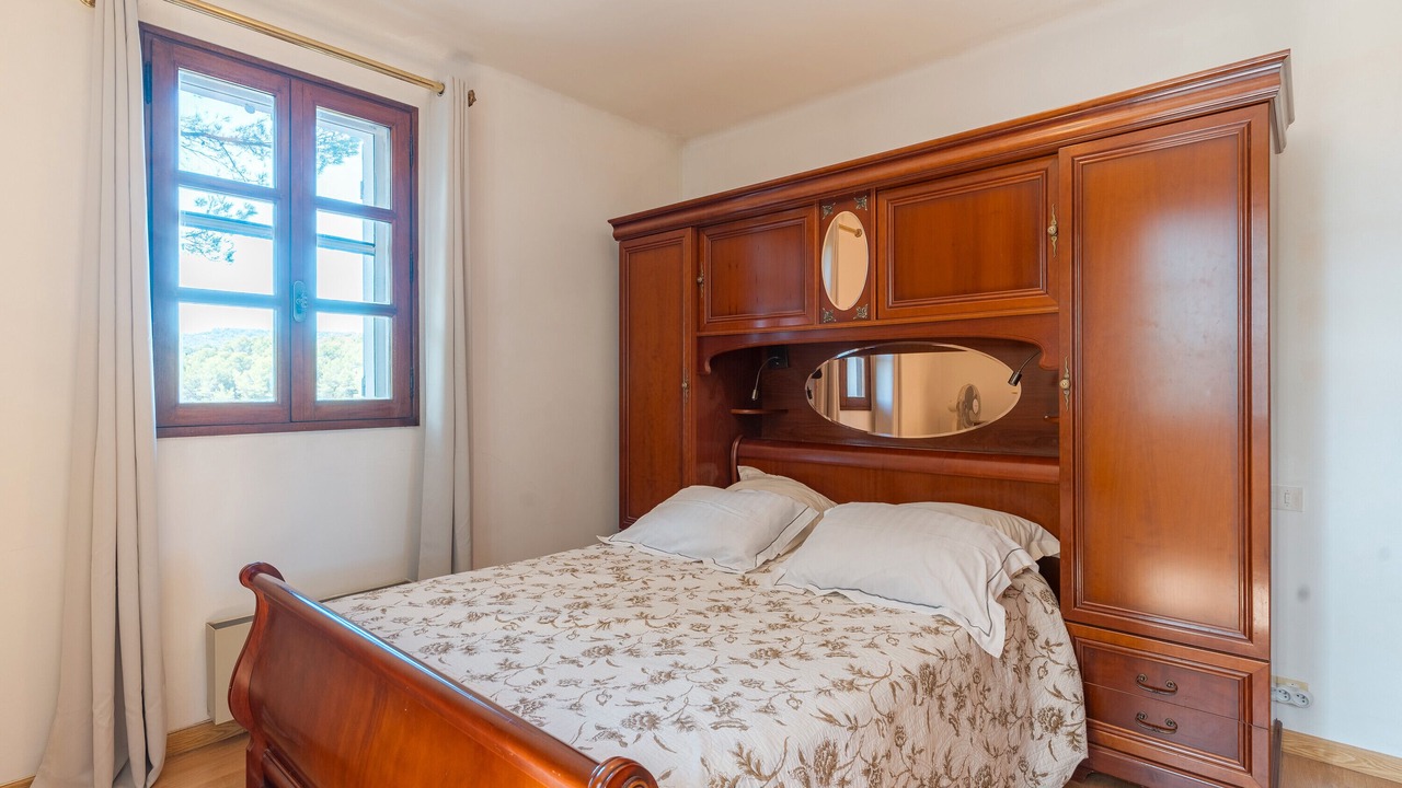 Photo of Bedroom in Lioux