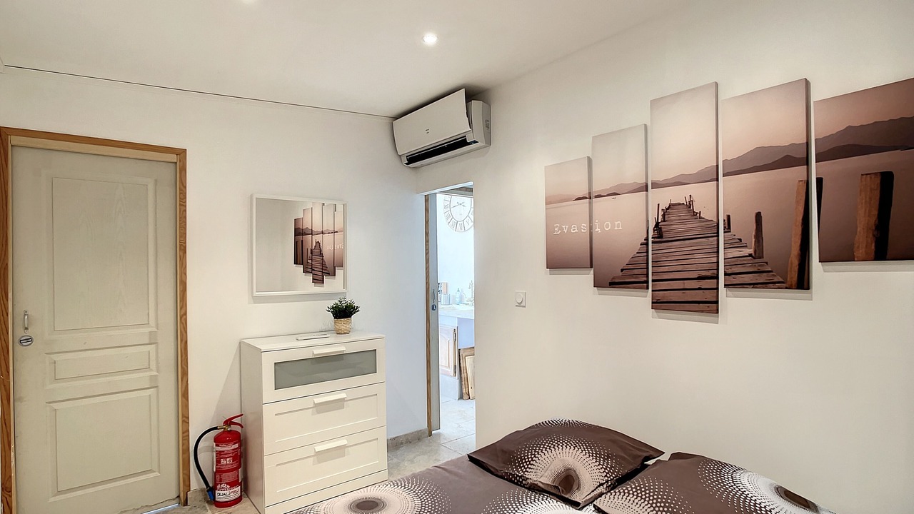 Photo of Bedroom in Noves