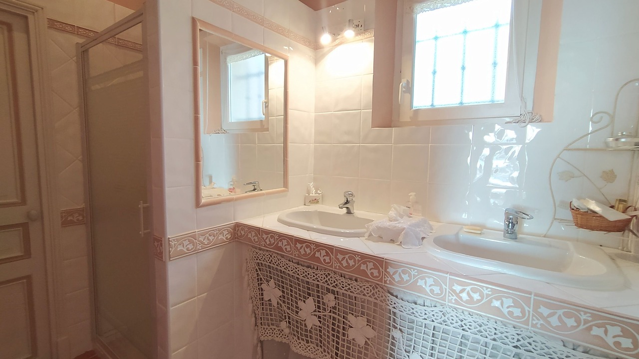 Photo of Bathroom in L'Isle-sur-la-Sorgue