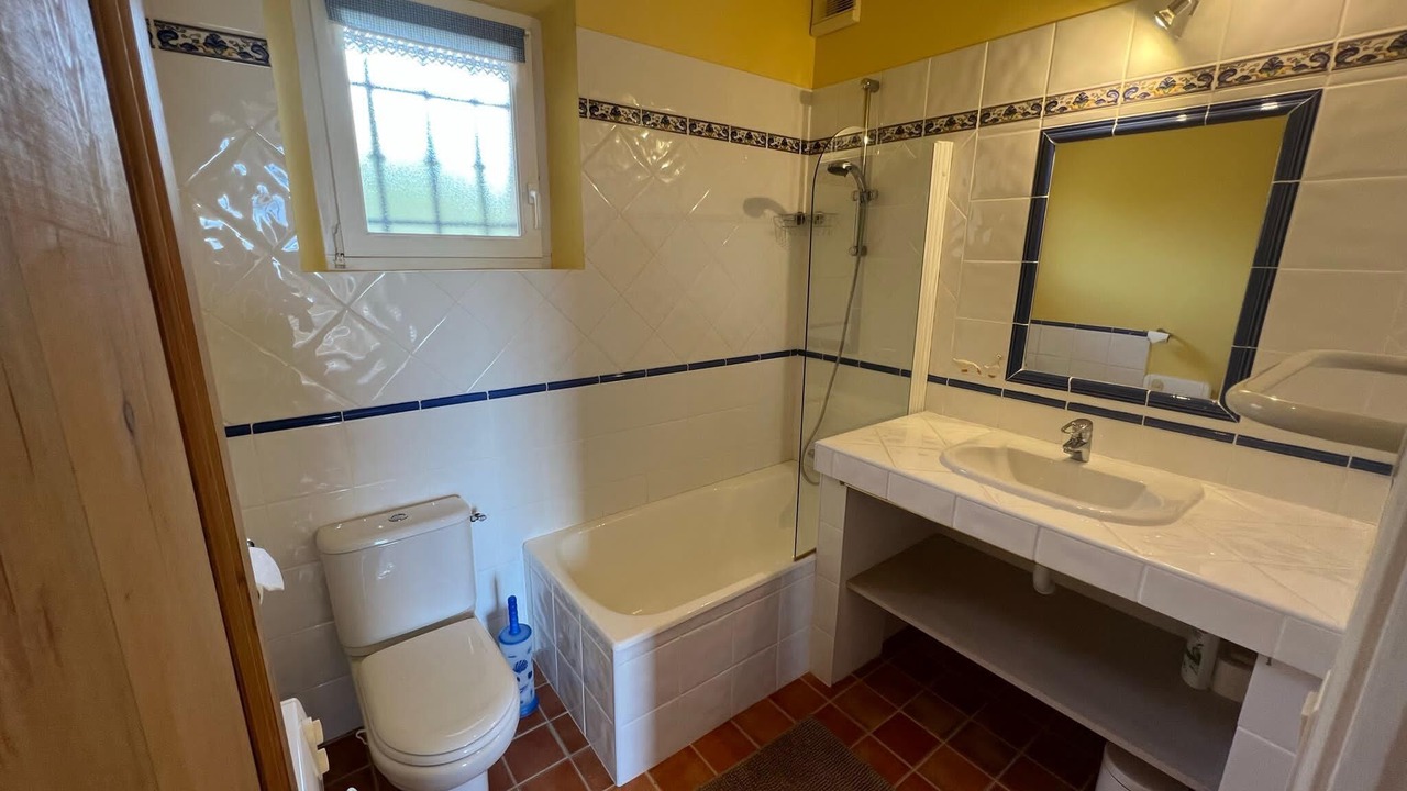 Photo of Bathroom in L'Isle-sur-la-Sorgue