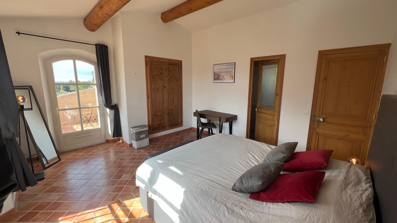 Photo of Bedroom in L'Isle-sur-la-Sorgue