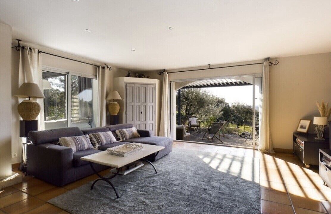 Photo of Livingroom in Jonquieres-Saint-Vincent